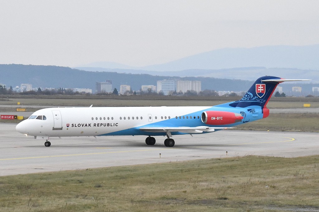 Vládne špeciály_Fokker 100 OM-BYC Slovak rep.